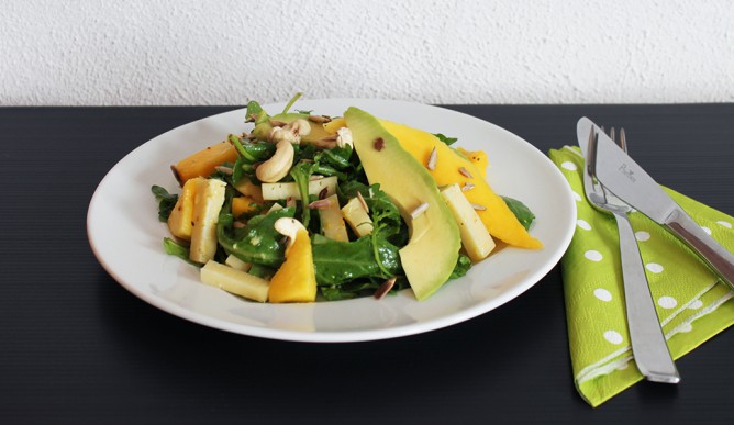 Rucola-Salat mit Mango und Avocado