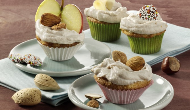 Würzige Apfel-Mandel-Cupcakes mit Frischkäse-Creme von Arla Buko ...
