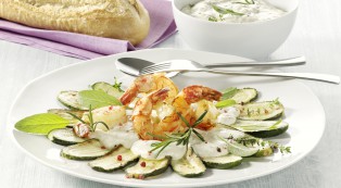 Zucchini-Carpaccio (lauwarm) mit Garnelen und Zucchini-Frischkäse-Sauce mit Arla Buko