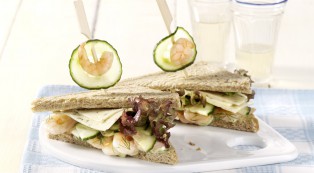 Sandwich mit Eismeergarnelen und Arla Rahmkäse Bärlauch