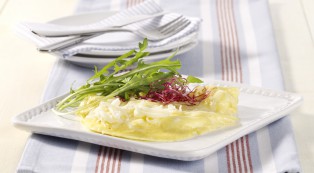 Arla Danbo-Omelett mit Rucola und Rote-Beetesprossen