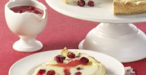 Arla Buko Cranberry-Torte mit Fruchtsauce