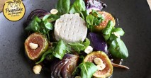 Radicchio Salat mit Picandou, Feige und Haselnüsse